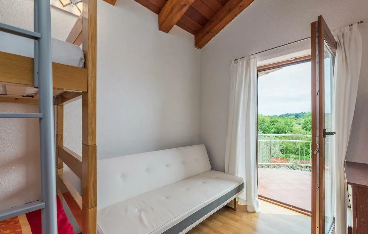 Apart Complex Villa Anja Sveti Lovrec Pazenaticki 3*,  Croatia