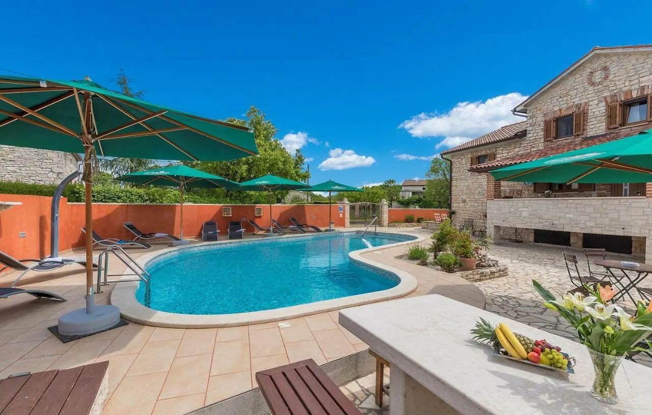 Apart Complex Villa Anja Sveti Lovrec Pazenaticki 3*,  Croatia