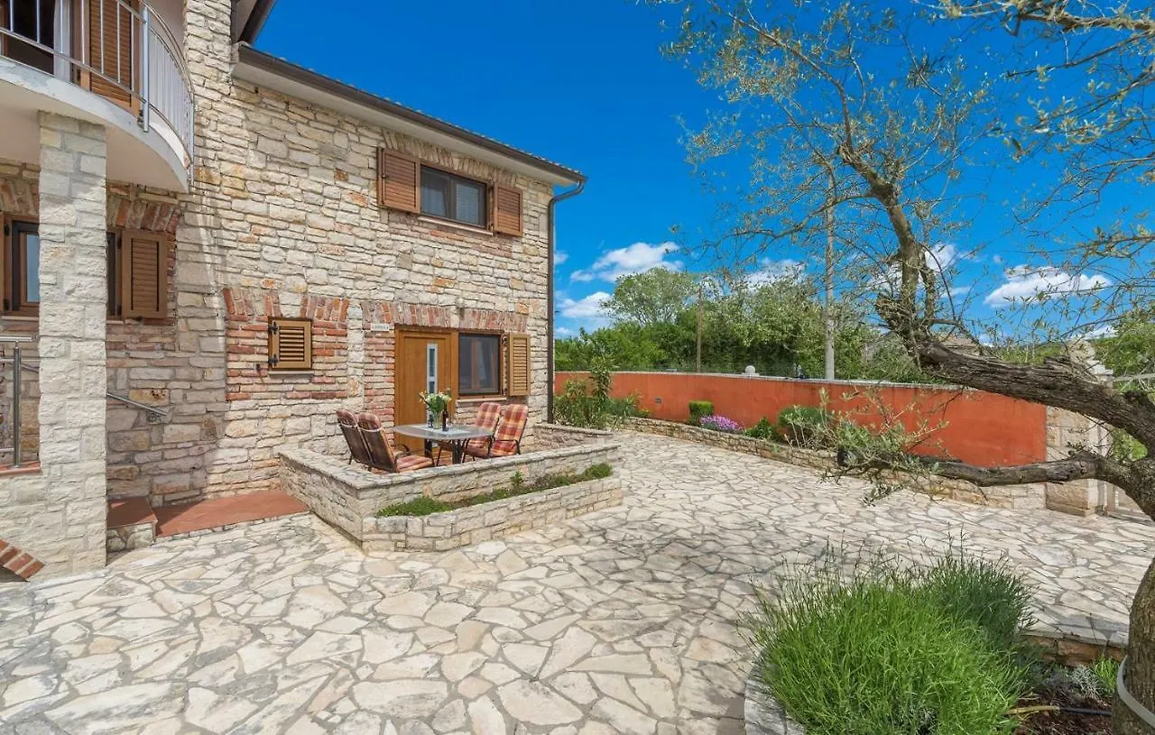 Apart Complex Villa Anja Sveti Lovrec Pazenaticki 3*,  Croatia
