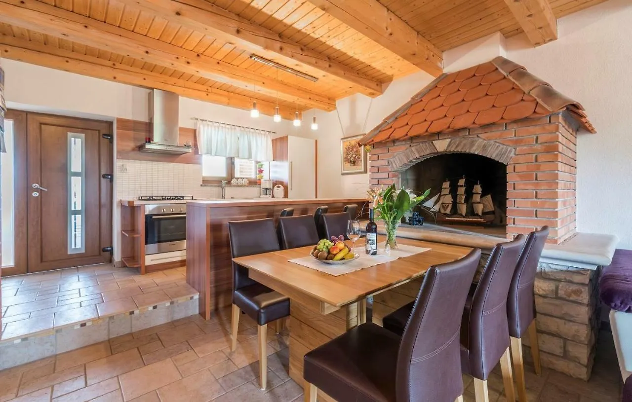 Apart Complex Villa Anja Sveti Lovrec Pazenaticki Guest house
