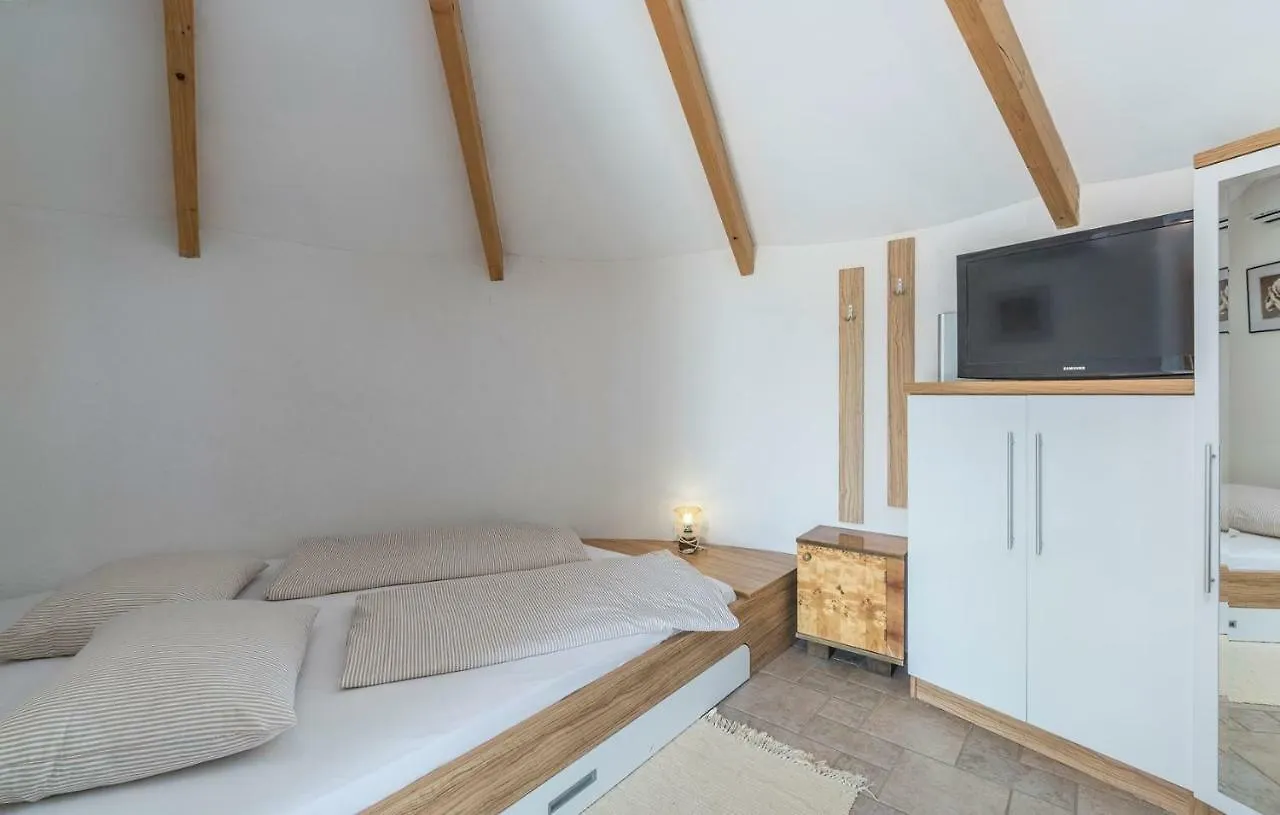 Apart Complex Villa Anja Sveti Lovrec Pazenaticki Guest house