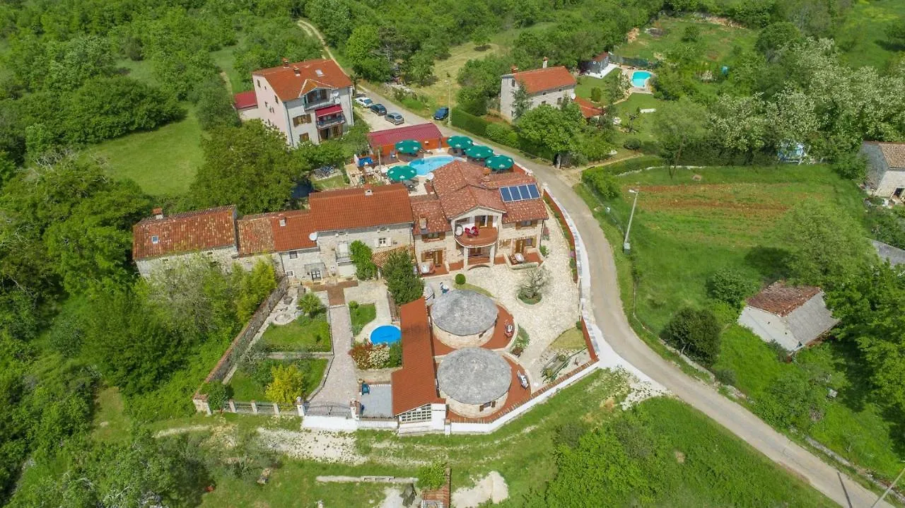 Apart Complex Villa Anja Sveti Lovrec Pazenaticki Guest house