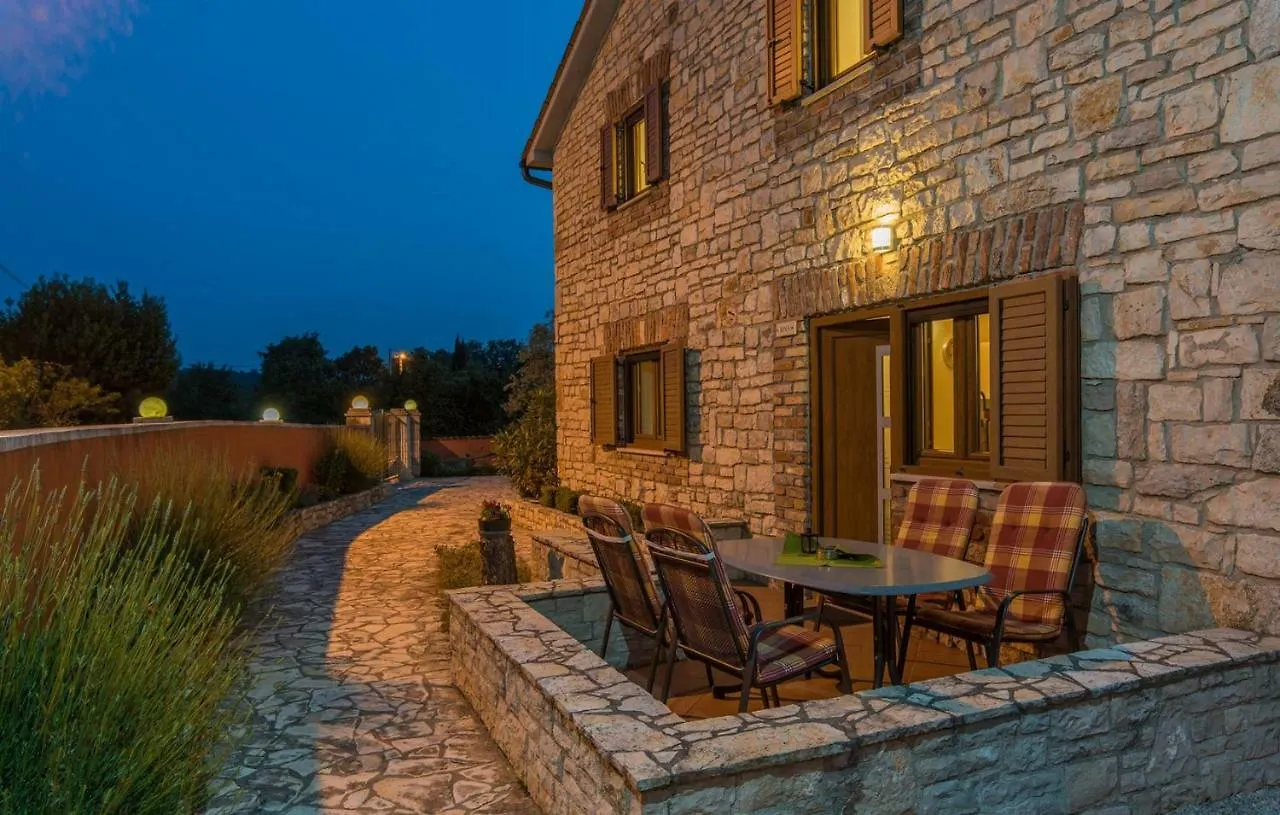 Apart Complex Villa Anja Sveti Lovrec Pazenaticki Guest house